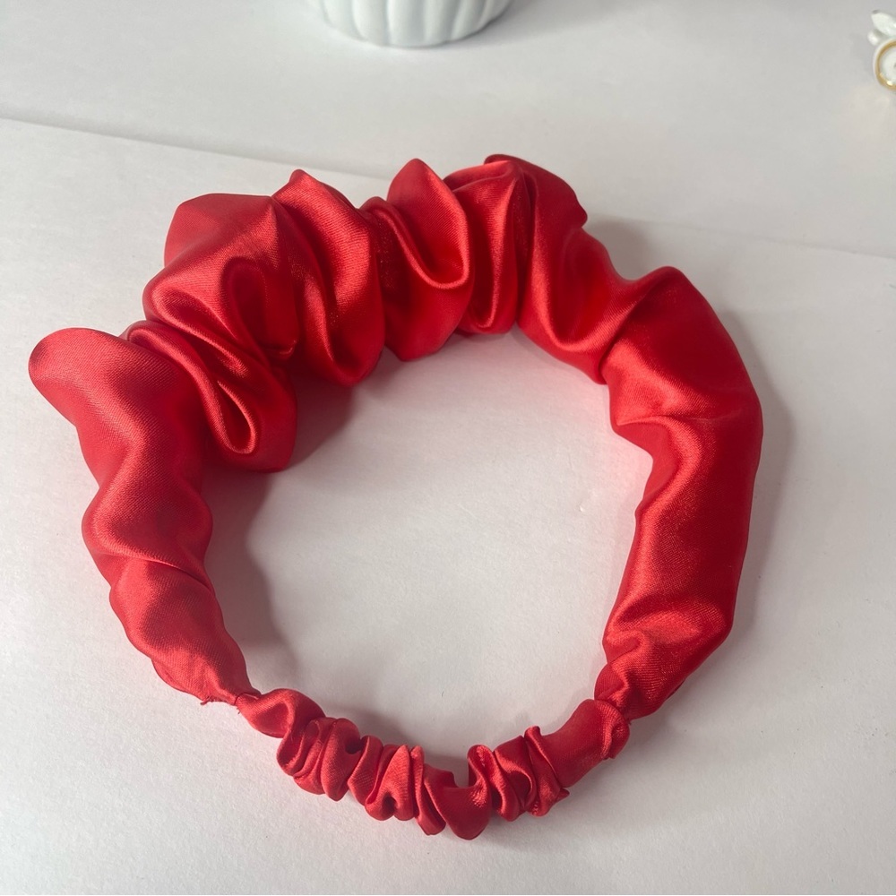 Red Satin Headband wrap scrunched For Women Pleated design - Picture 9 of 10